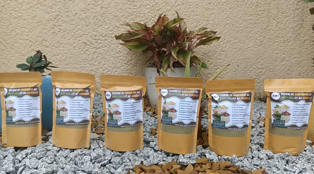 POUDRE 3 EN 1 , UN MÉLANGE DE POUDRE DE : ( GINGEMBRE + MORINGA + PETIT COLA ) 200g