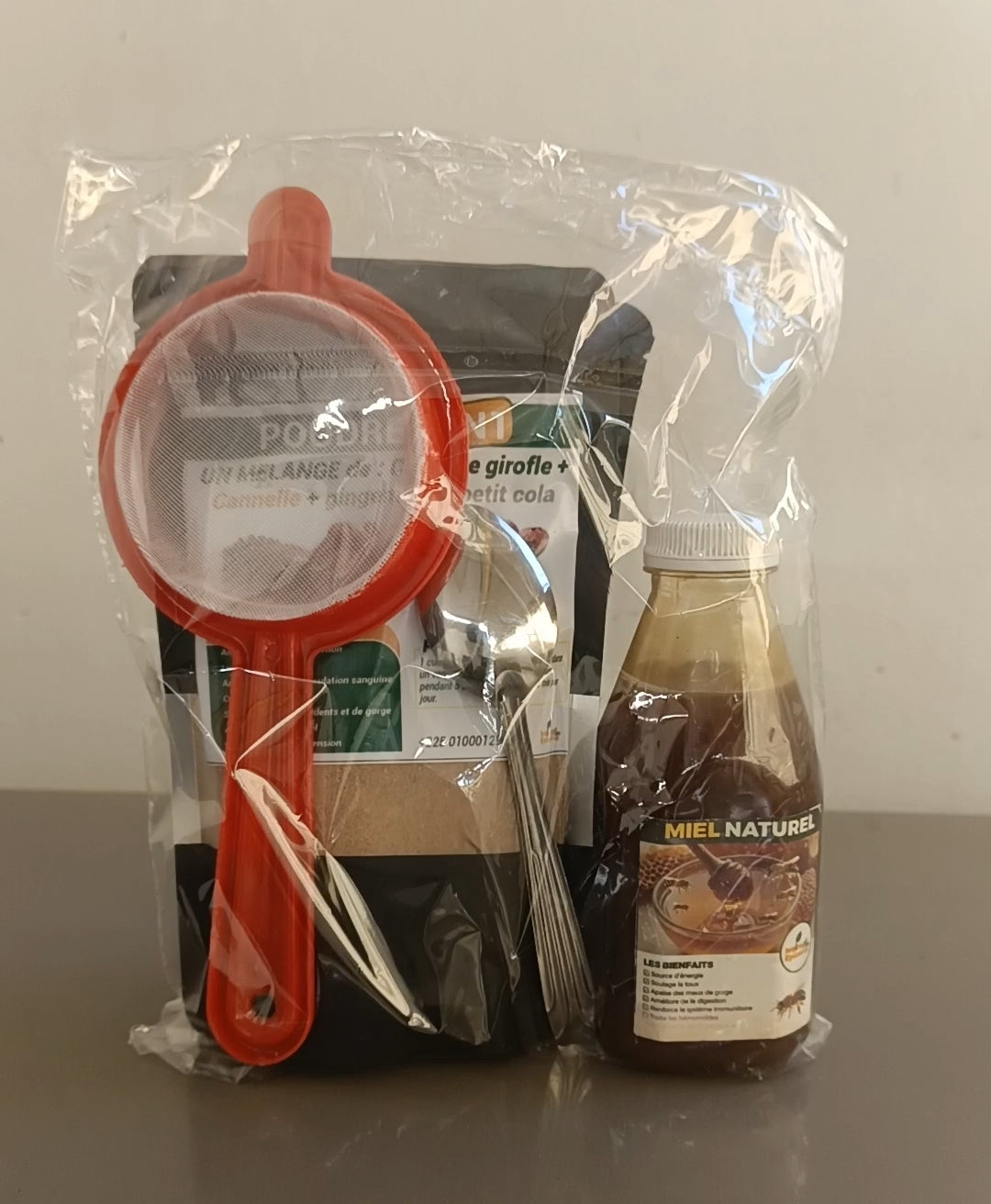 POUDRE 4 EN 1 : Un mélange de Clous de Girofle + Cannelle + Gingembre + Petit Cola (👉 LIVRAISON GRATUITE )