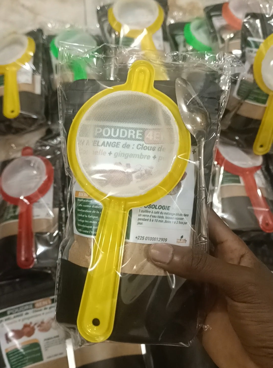 POUDRE 4 EN 1 : Un mélange de Clous de Girofle + Cannelle + Gingembre + Petit Cola (👉 LIVRAISON GRATUITE )